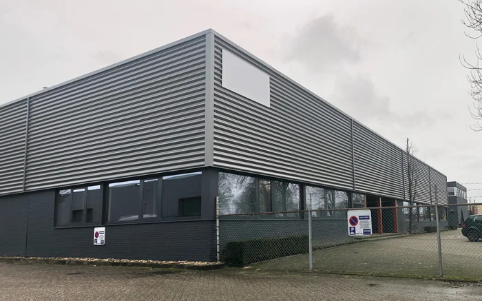 Gevelrenovatie van bedrijf, Zevenaar Gevelrenovatie van bedrijf, Zevenaar